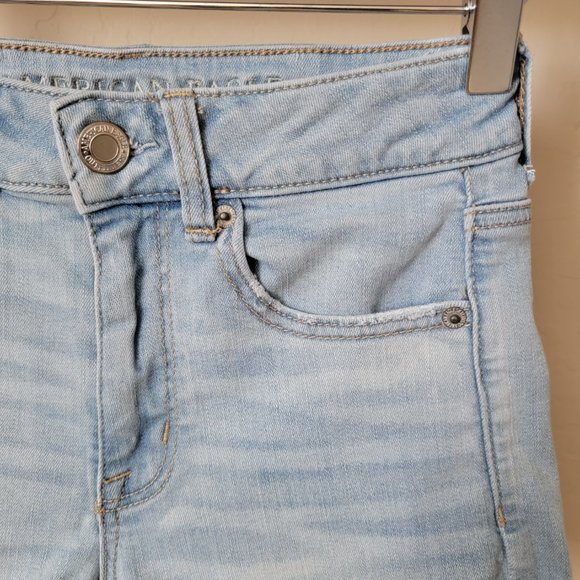 American Eagle Outfitters AEO Hi-Rise Shortie Rolled Cuff Light Wash Denim Short - Picture 6 of 16